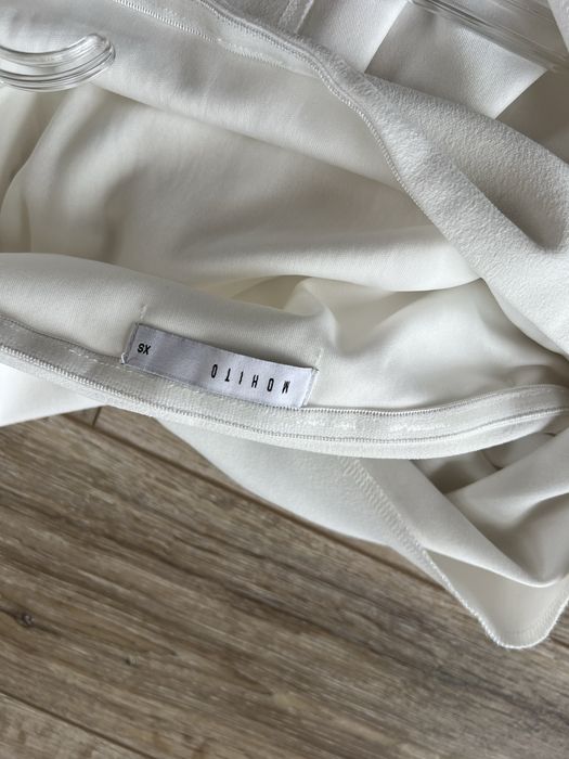 Бял елегантен гащеризон