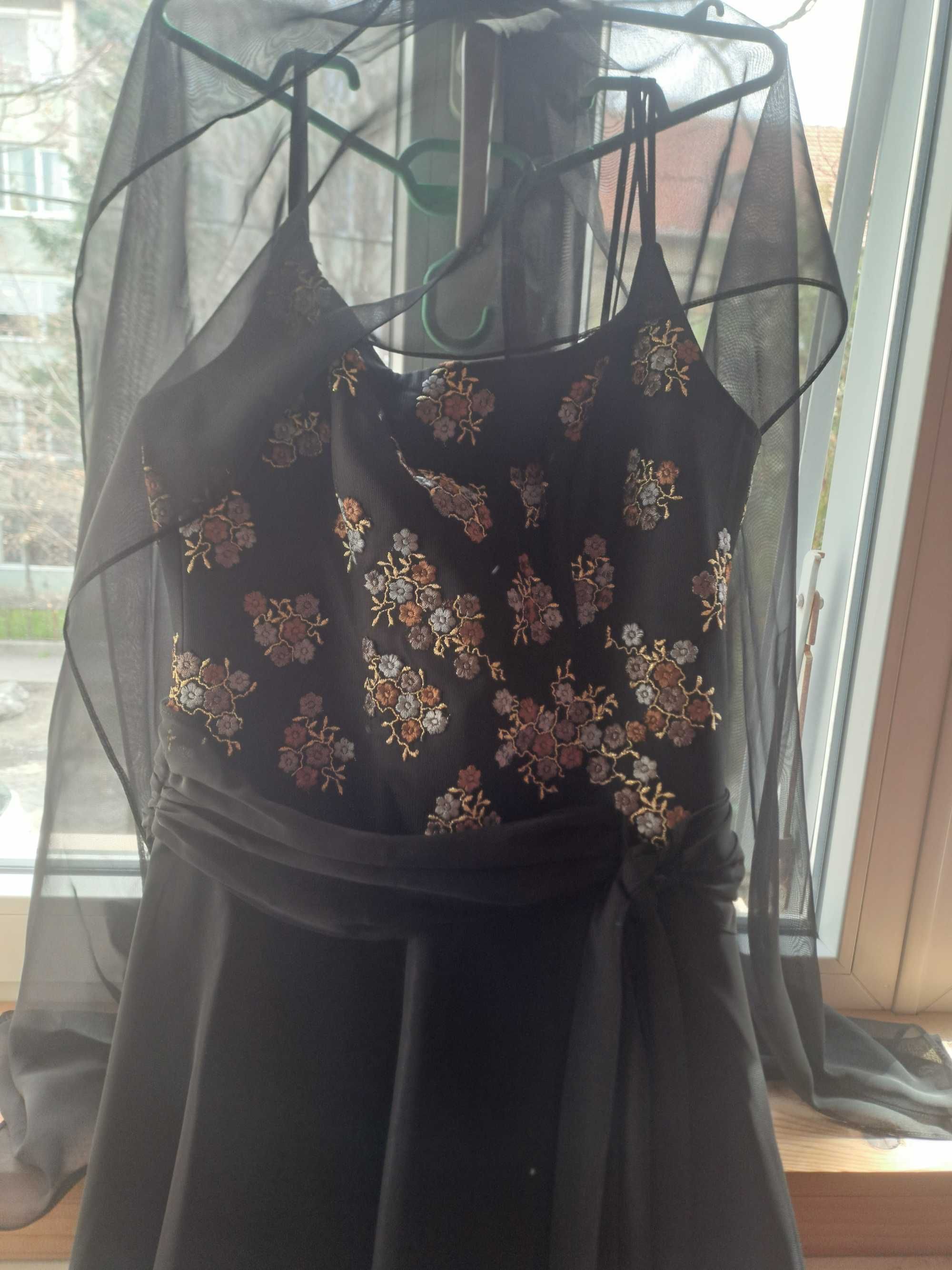 Rochie de seară cu broderie și esarfă mărime 46.