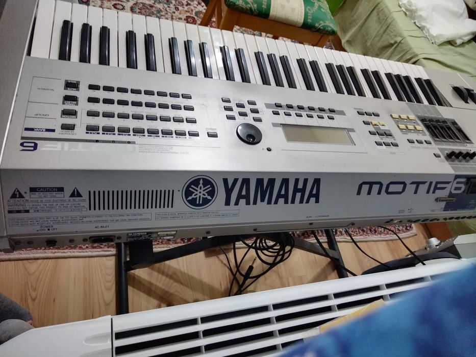 Продава се YMAHA moTIF 6 - За повече информация на посочения телефон!