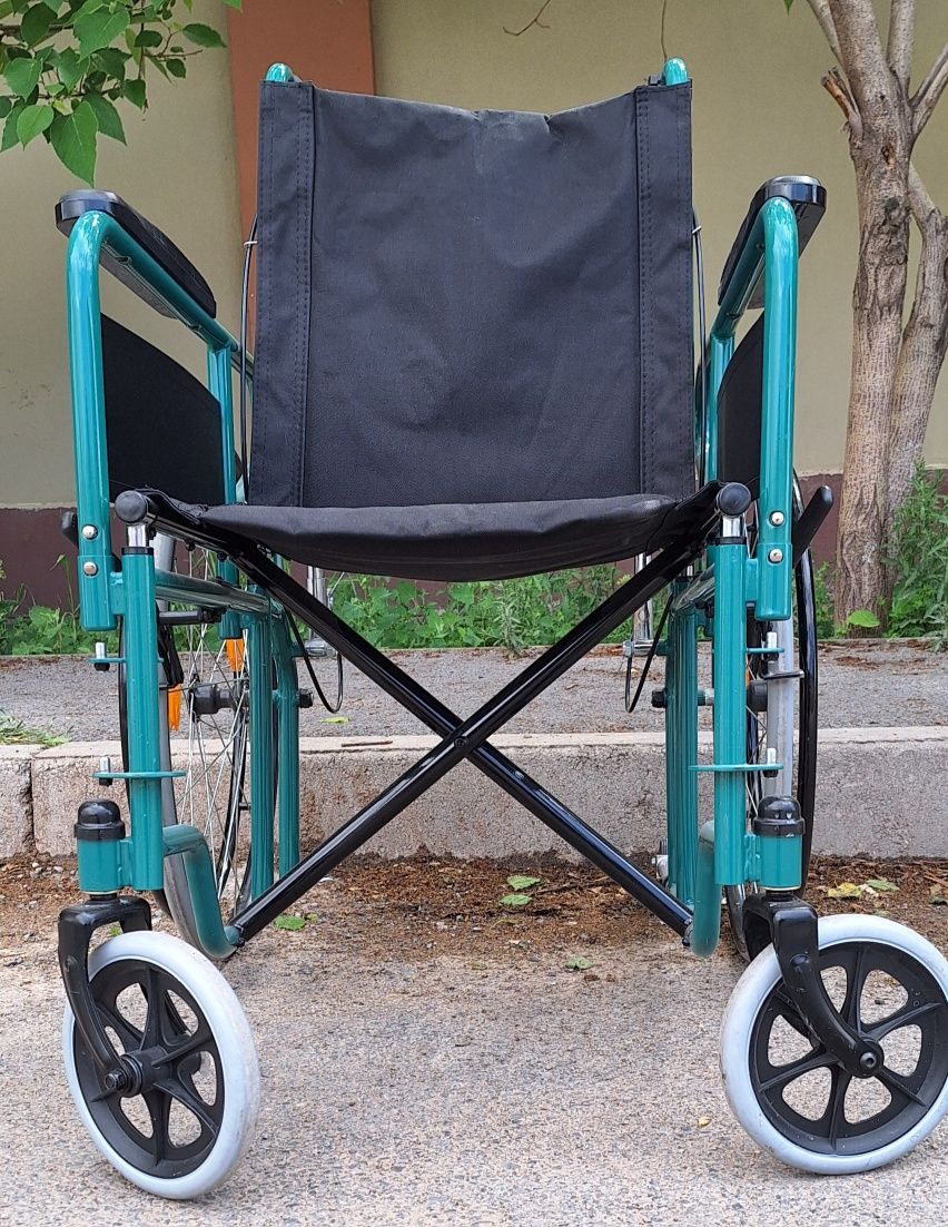 Продаю, 2ве коляски для инвалидов.
