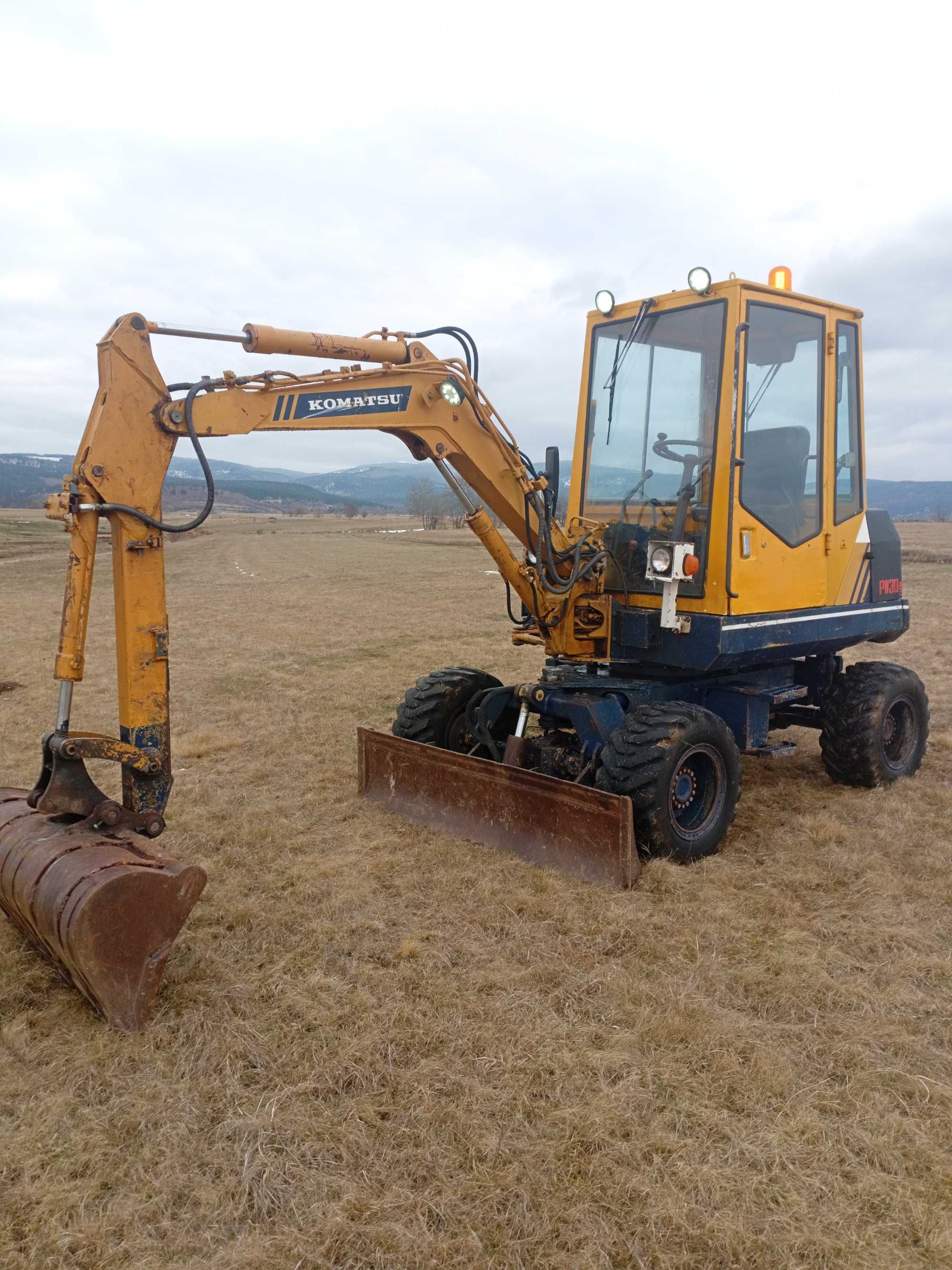 Excavator Komatsu PW30