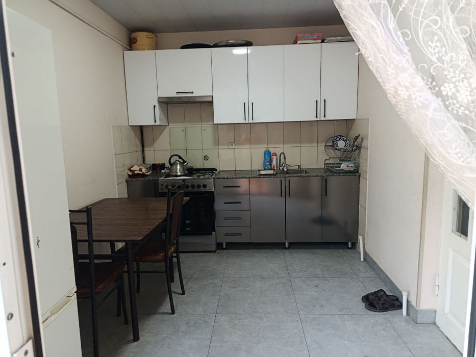 Продается дом, 1.5 соток, в районе Гури эмир, бульвар, два этажа
