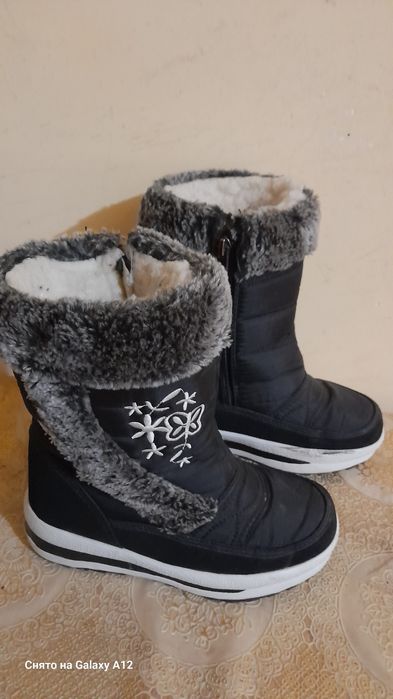 Продается обувь.