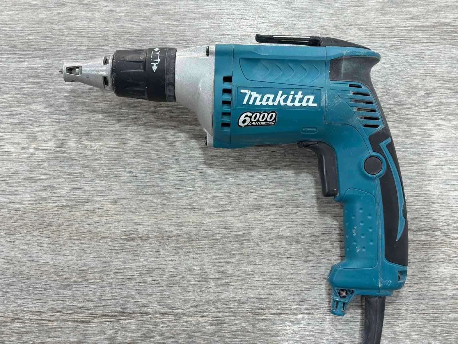 Профисионален Винтоверт за гипсокартон - Makita FS 6300