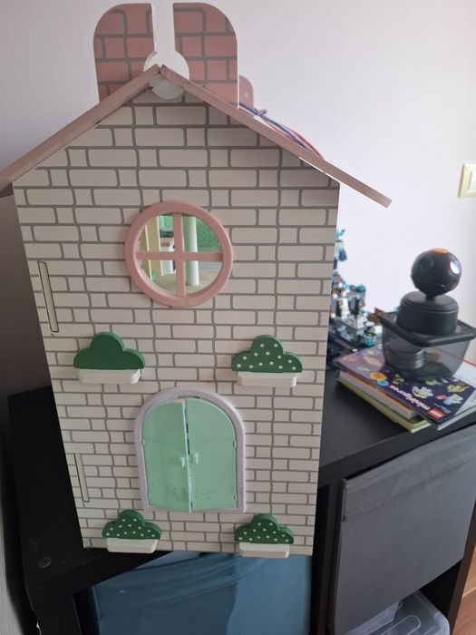 Къща за кукли с обзавеждане