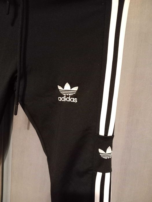 Оригинален спортен панталон Adidas Originals – M (за ръст 145–160 см.)
