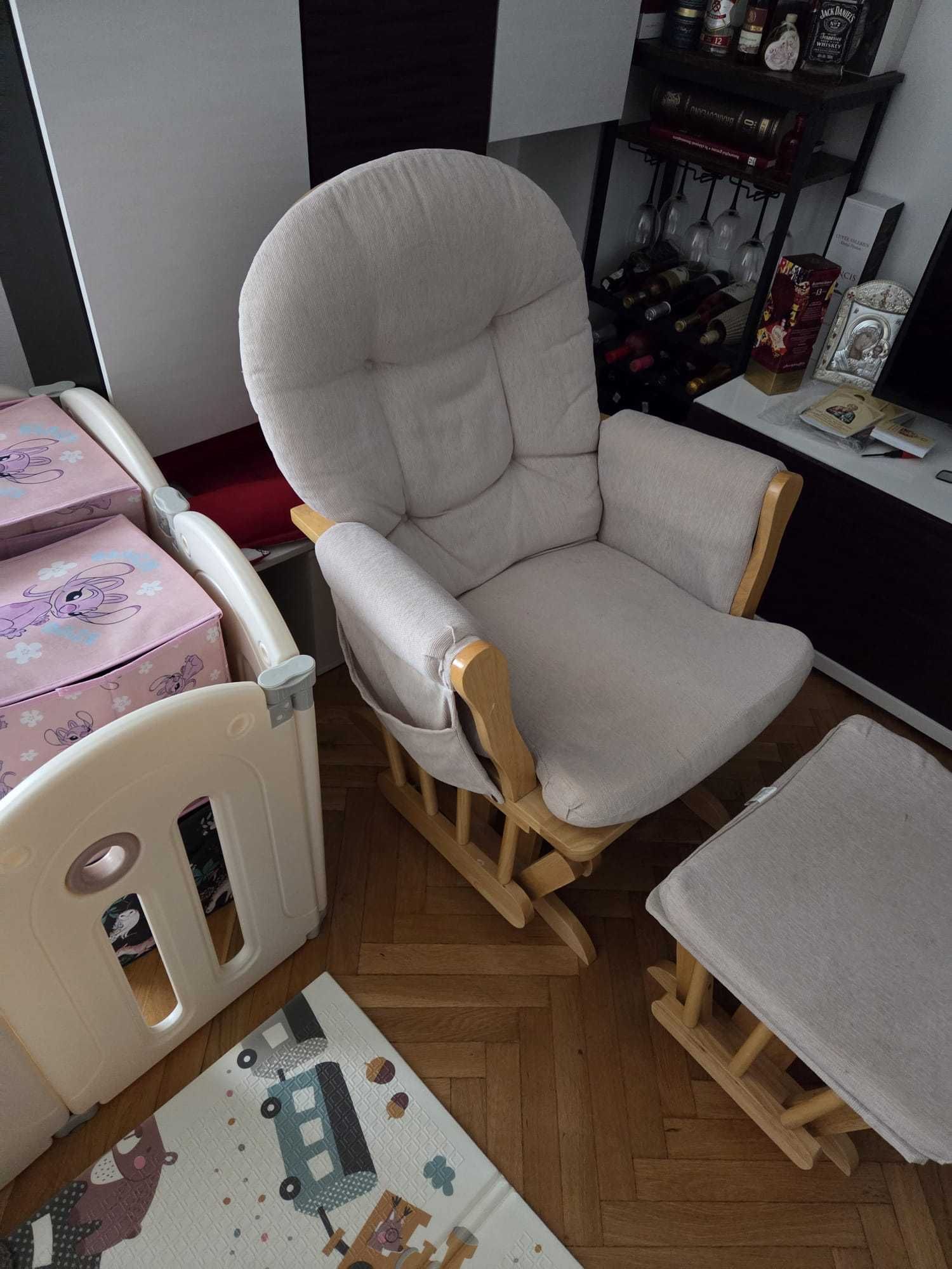 Scaun balansoar pentru alaptat cu suport picioare