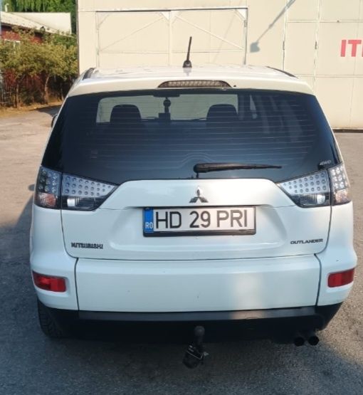 Vând  Mitsubishi Outlander 4x4  2013