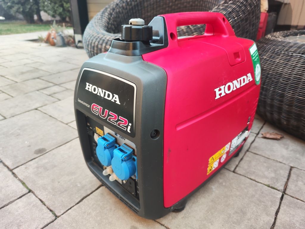 Generator silentios cu inverter Honda EU 22i ideal pt masini electrice