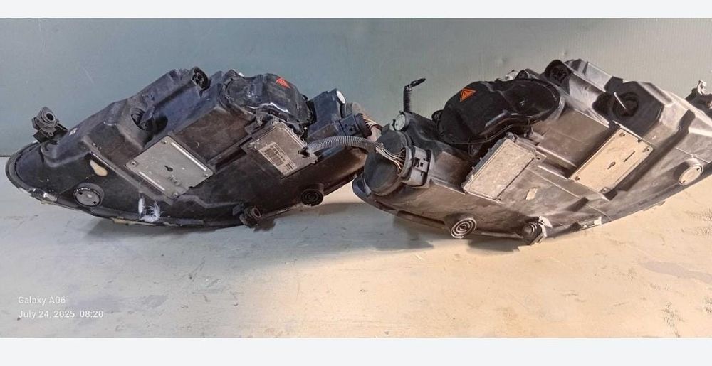 Far stang dreapt seat leon xenon european pret pe bucata