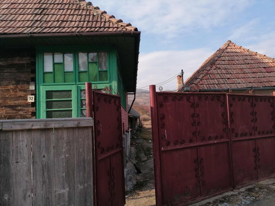 Casa de vanzare si teren 30 arii in Lupsa, jud Alba