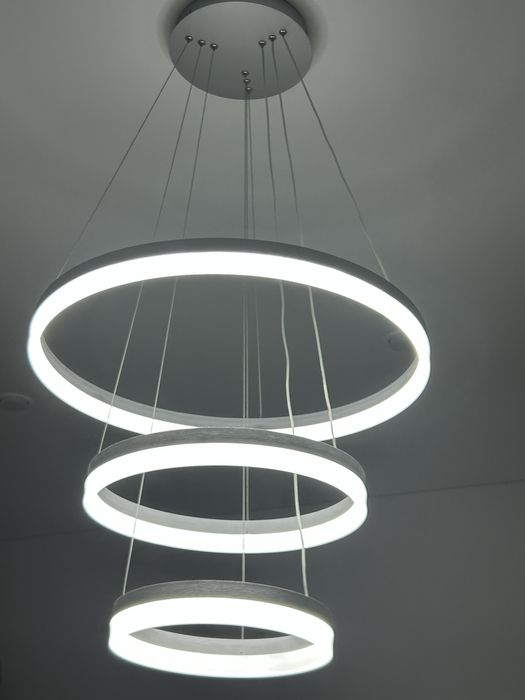 Продаю большую люстрю