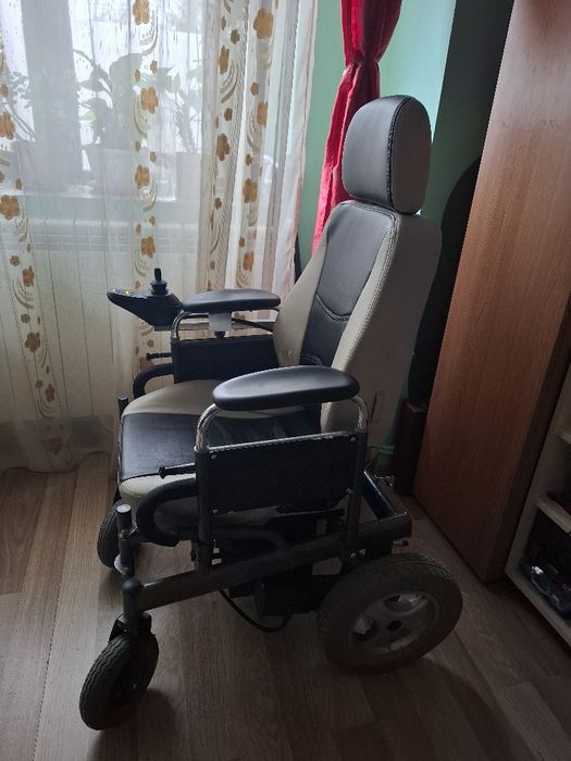 Căruț electric pentru persoane cu dizabilități