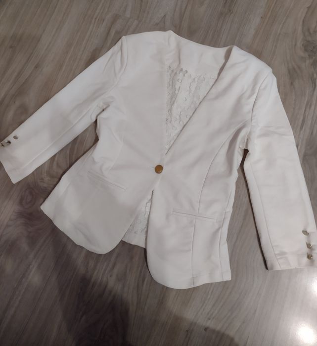 Дамско бяло сако