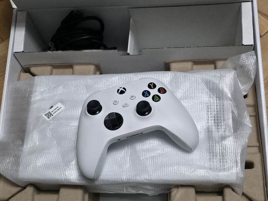 КАТО НОВ 512GB XBOX series S + controller Гаранция JAR computers 2024