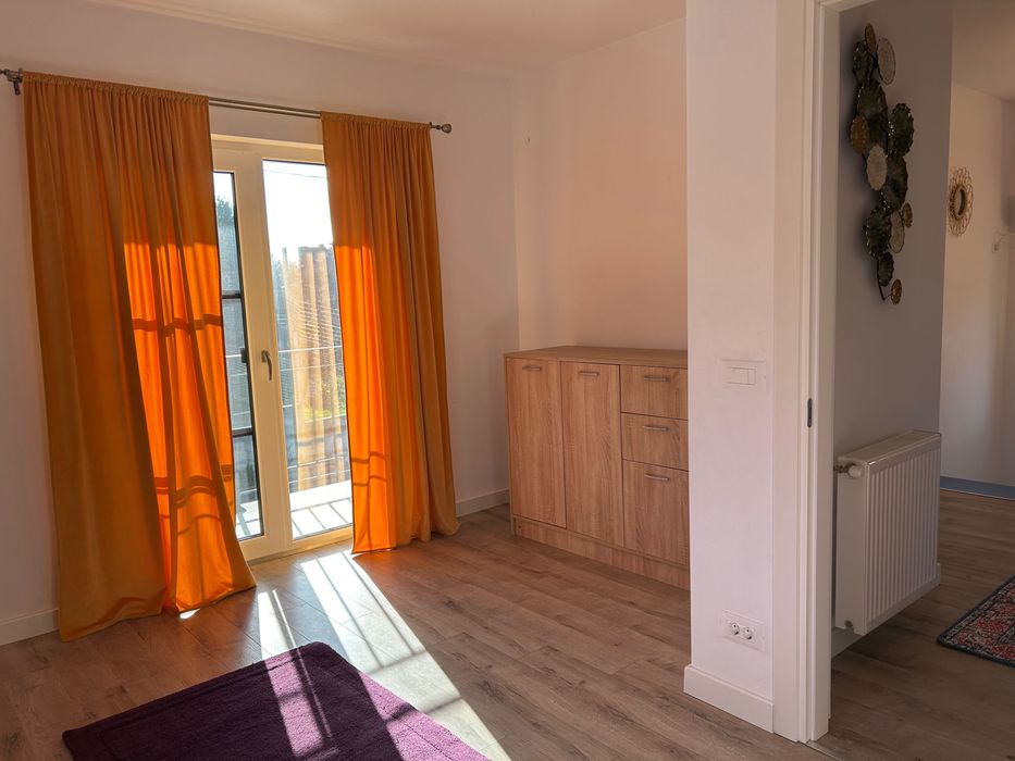 Proprietar vând casa,intabulata,mobilata si utilata.