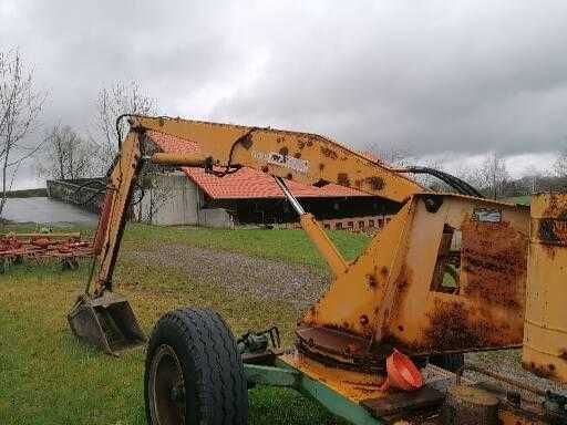Excavator de gunoi la tractor