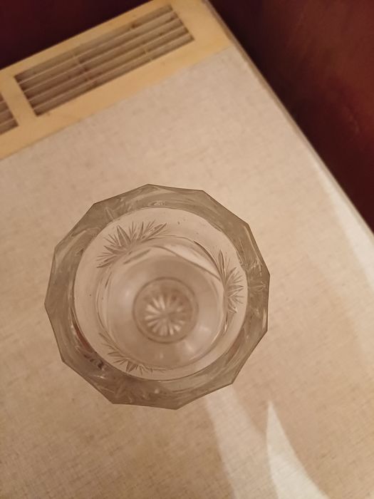 Стара кристална ваза