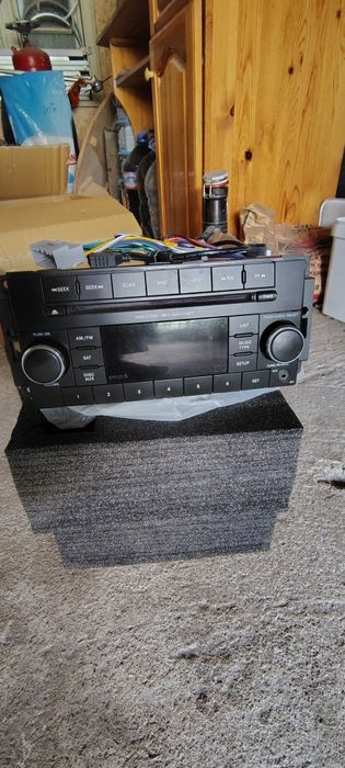 Dodge RAM 1500 заводско Radio с CD и MP3, Bluetooth