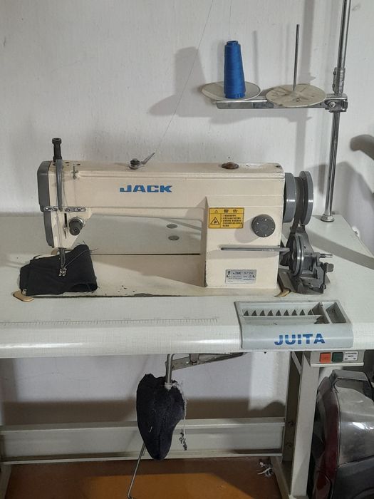 Продам промышленную швейную машину