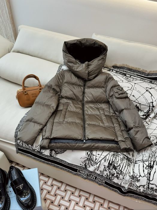 Женский пуховик Prada короткий