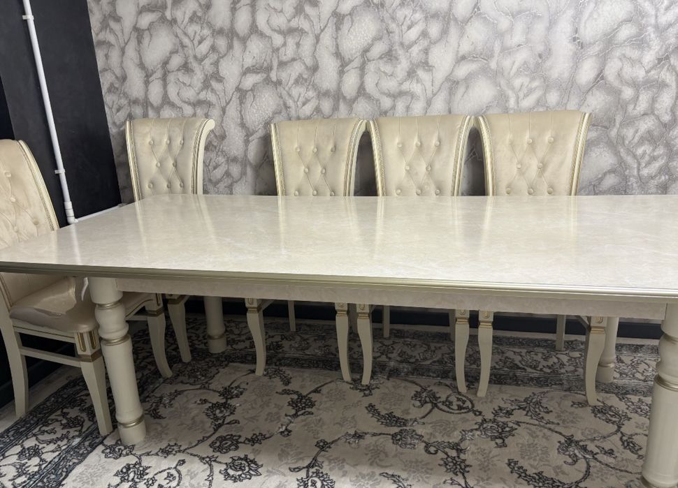 Продам стол со стульями на 10 персон