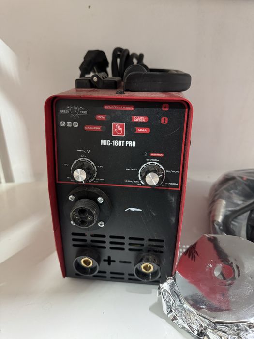 Инверторен електрожен с телоподаващо. Чисто нов използван 5 пъти.