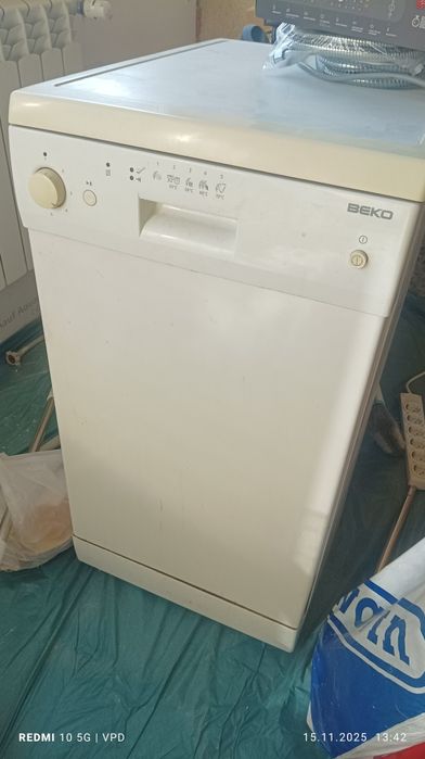 Тясна съдомиялна BEKO