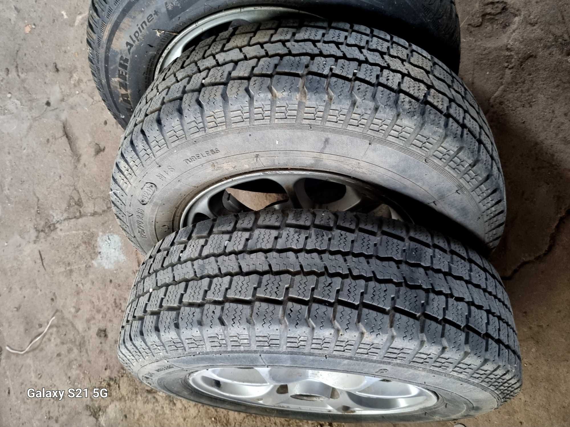 Гуми автомобилни