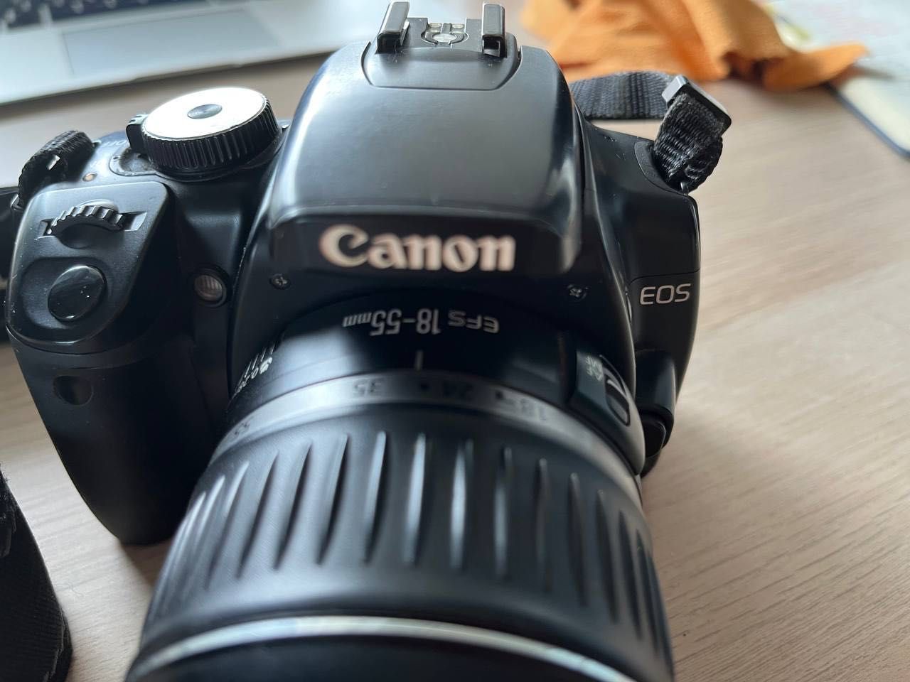 Canon EOS 400D + обектив + аксесоари