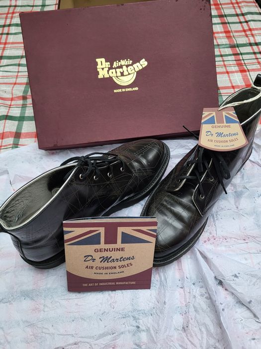 Чисто нови обувки Dr. Martens