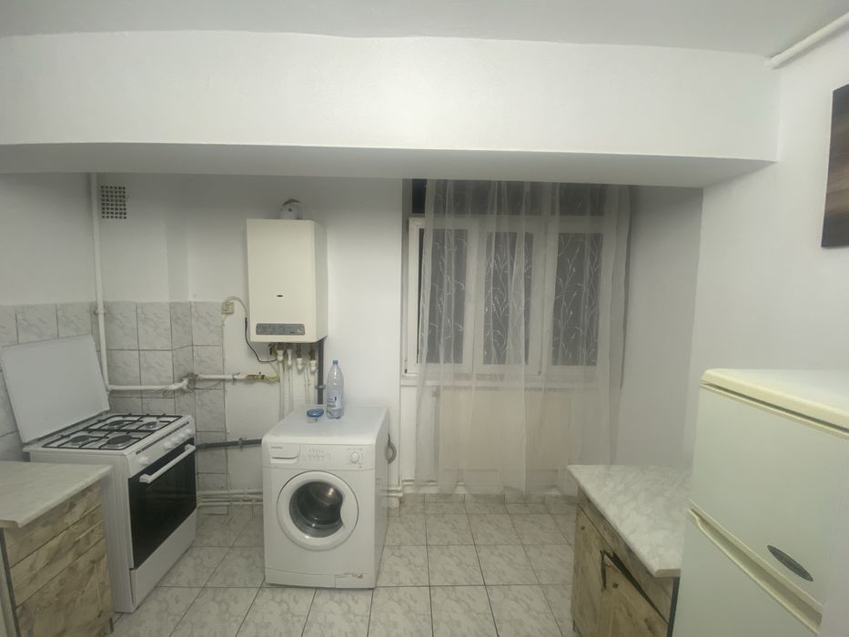 Garsoniera , etaj 1, mobilata, utilata, Cetate-Lidl!