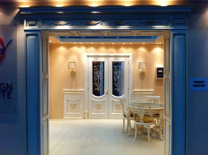 Usa, portal si masa sculptate si pictate manual, fabricate in Italia