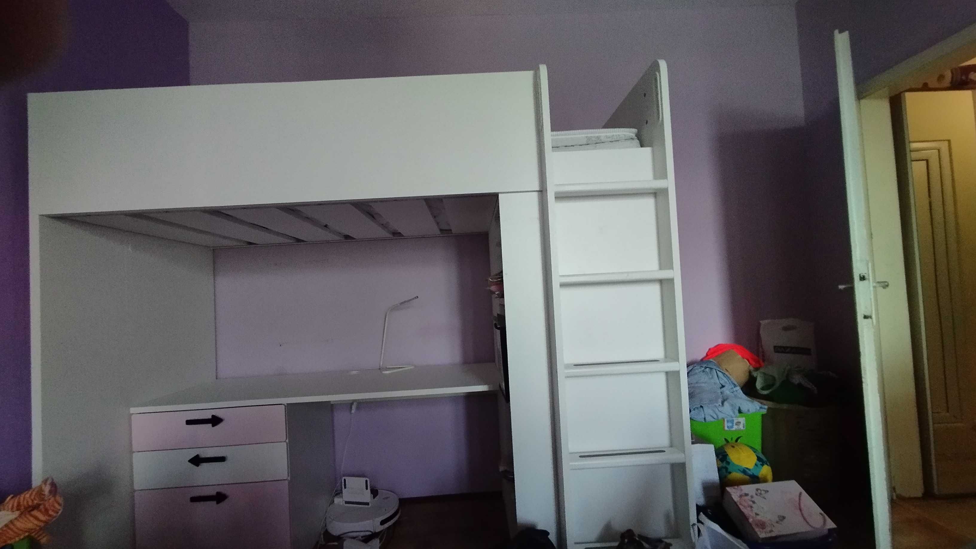 Двуетажно легло с гардероб и бюро