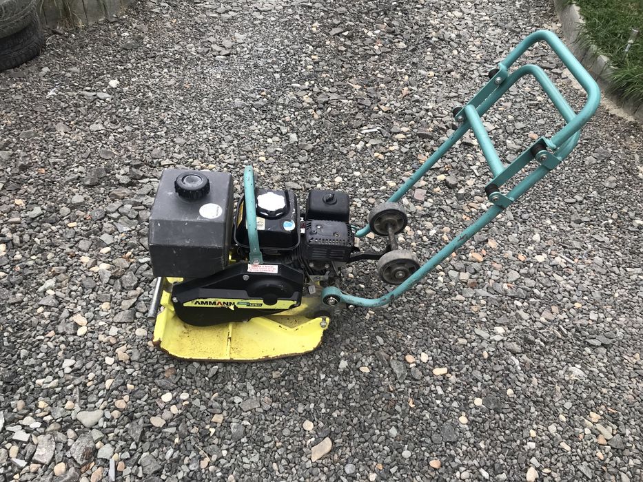 Închiriez elicopter, lipa/rigla vibranta, picior/placa compactoare