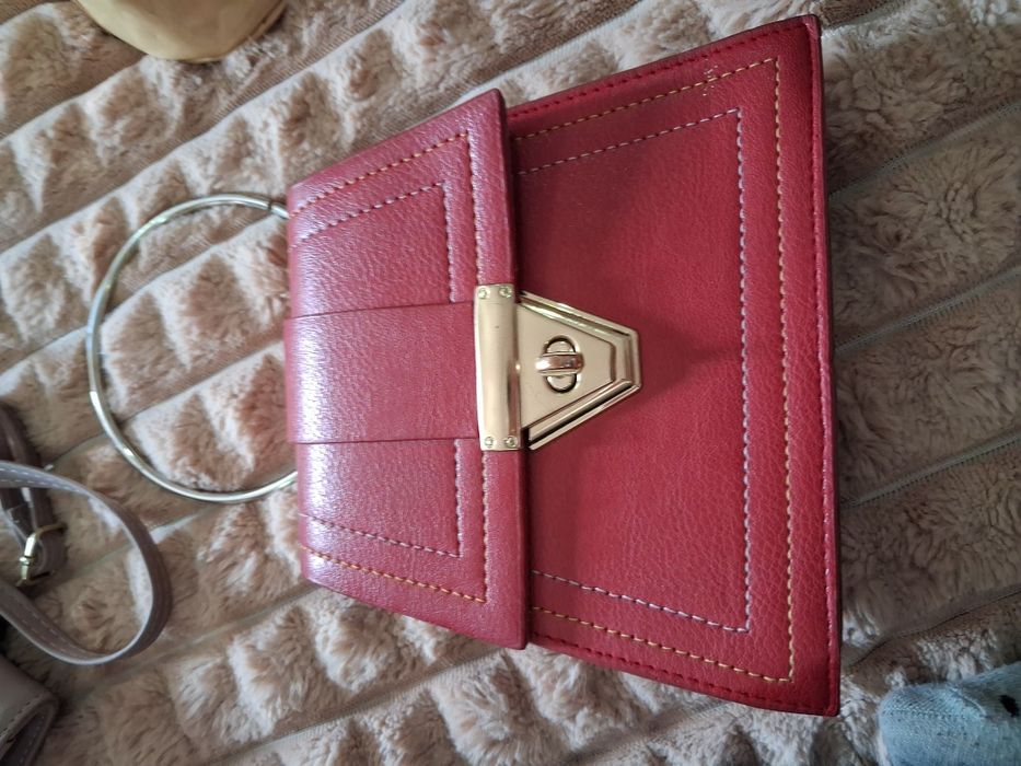 Sumkalar sotiladi. Ozgina ishlatilgan