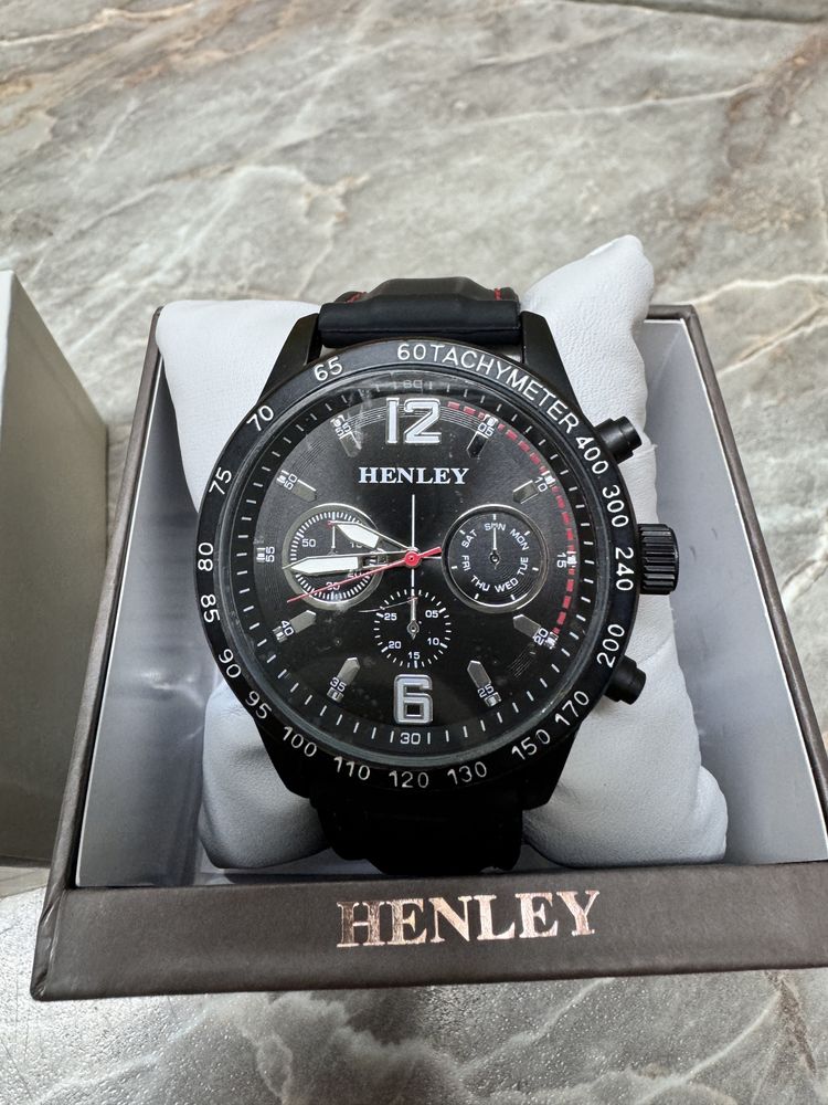 Продава се часовник HENLEY