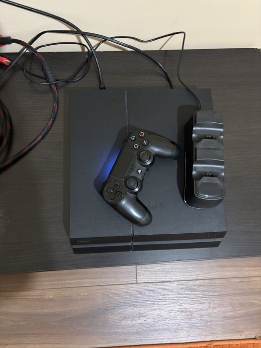 Playstation 4 1тб с 1 джойстик и зарядна станция