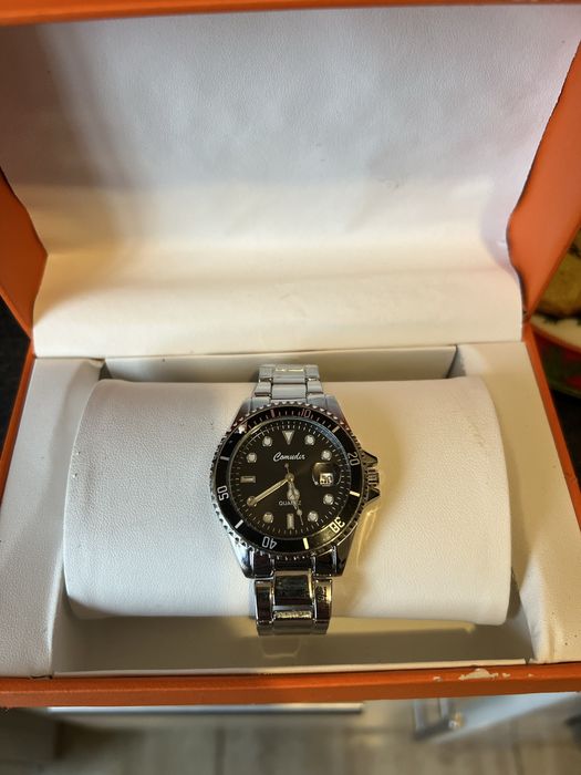 Vand ceas argintiu nou