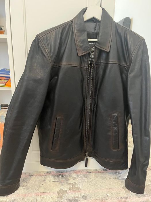 Jacheta de piele nouă cu eticheta