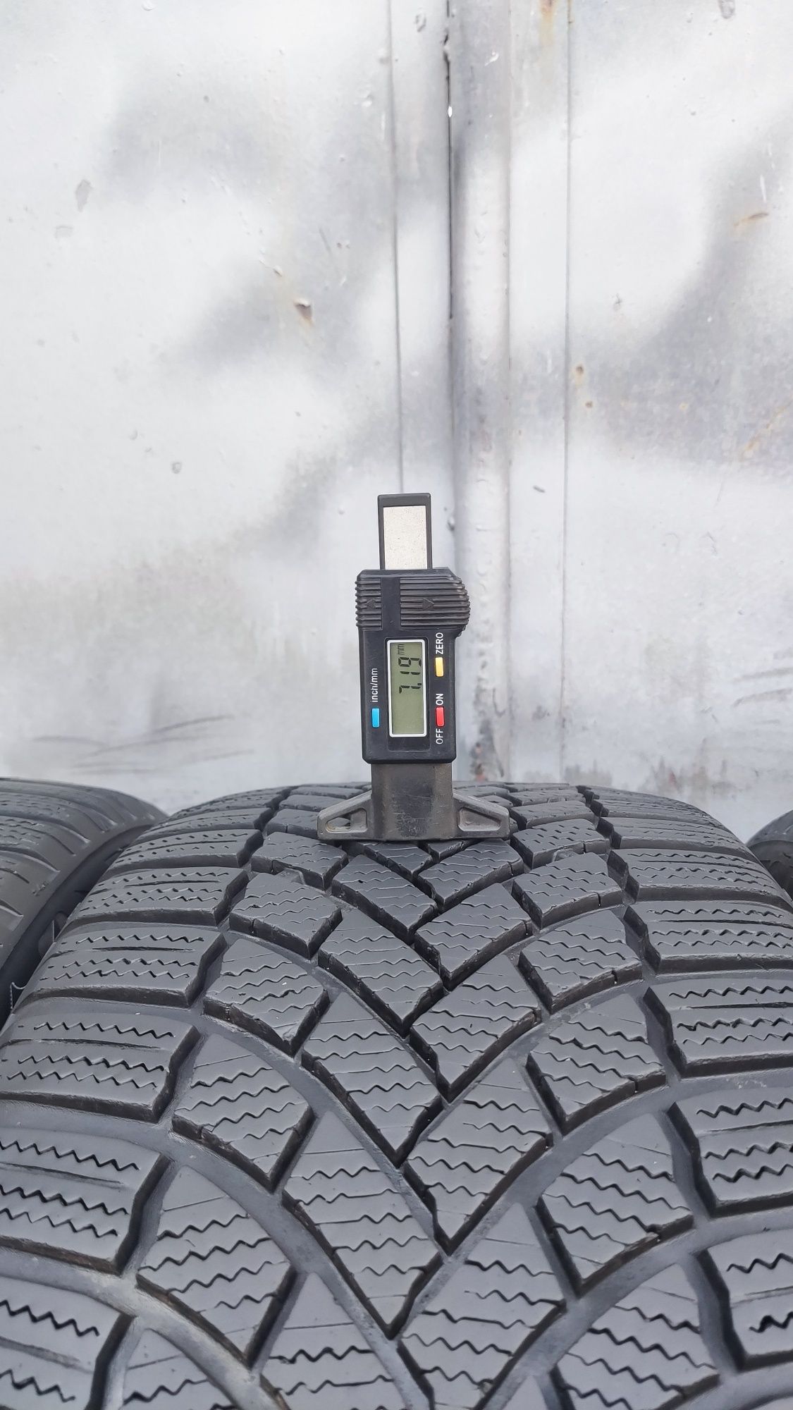 4бр. зимни гуми 235/45/18 Bridgestone Blizzak LM005
dot23 
7mm
Добро с