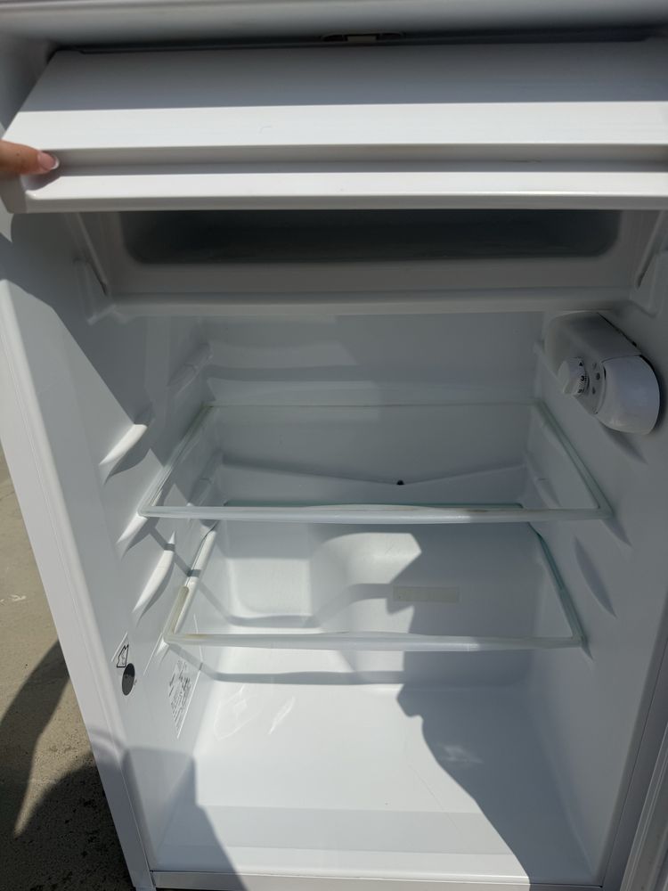 Малък хладилник с камера Whirlpool