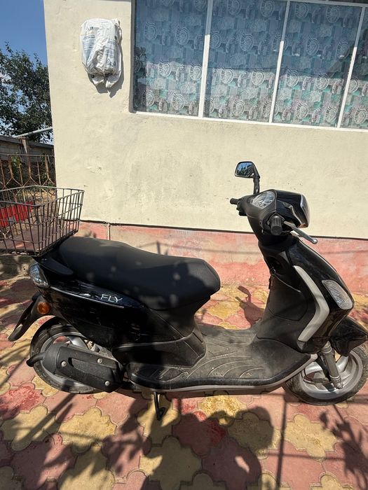 Piagio FLY are carte de identitate și are  făcute RAR , ITP, Asigurare