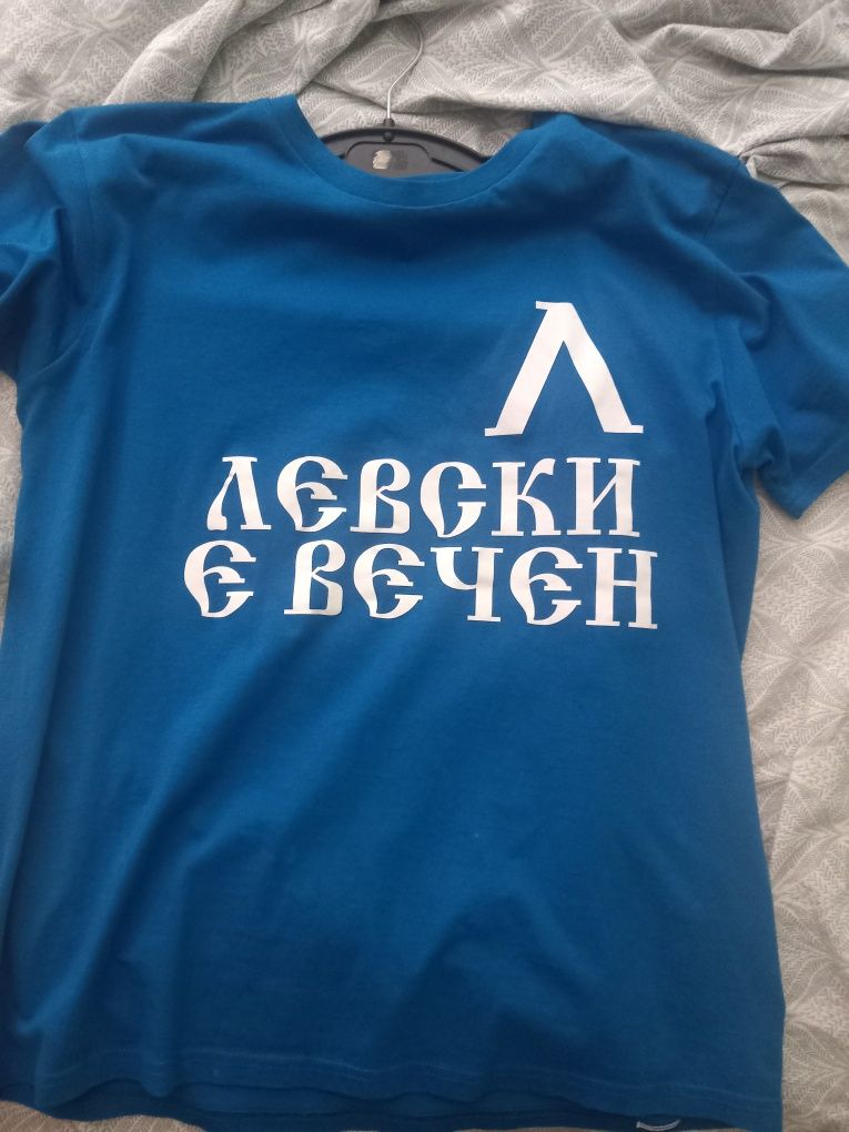 Фланелки на Левски