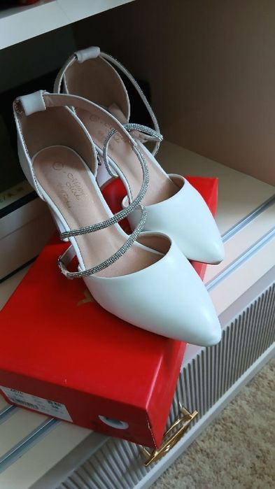 Tufli yangi kiyilmagan