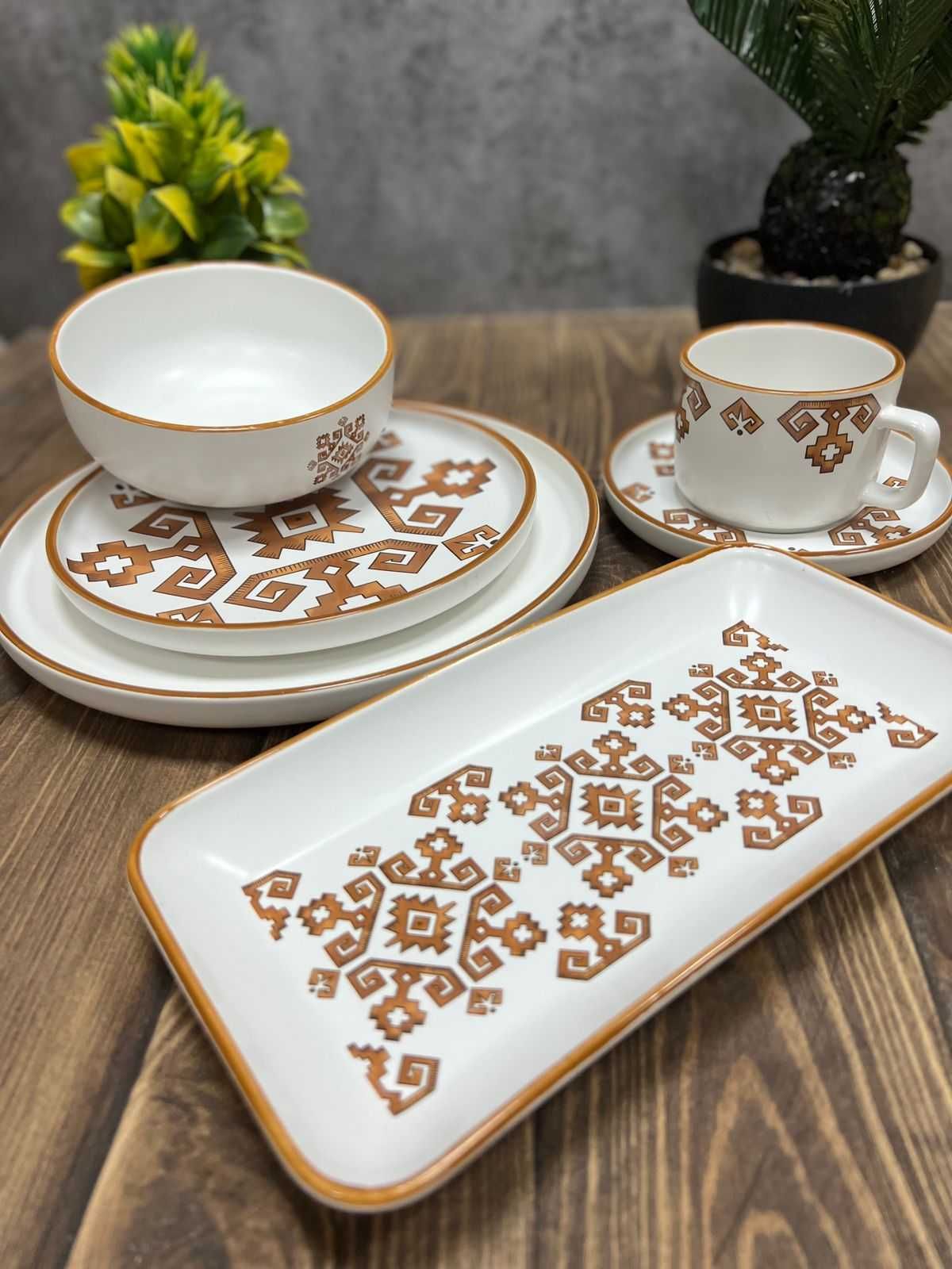 Белый чайно-столовый сервиз с карамельным орнаментом Vassila