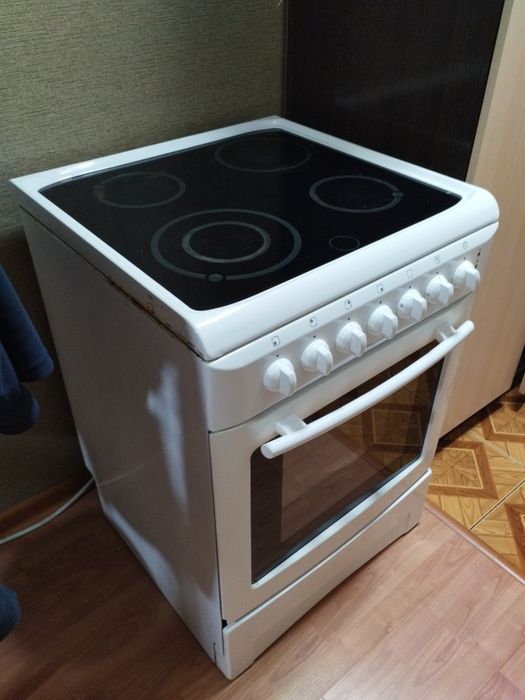 Электро плита с духовкой