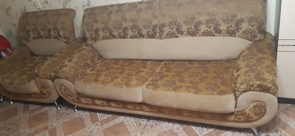 Диван и два кресла продаю