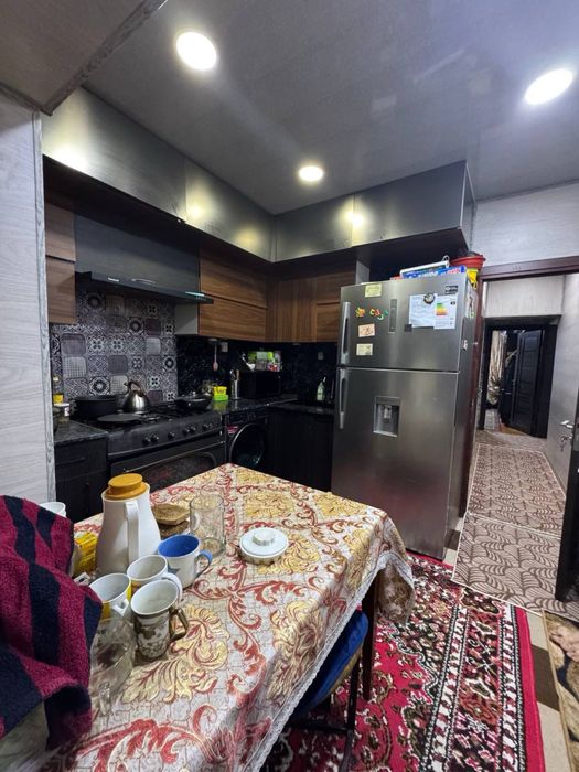 Продается 4-комнатная квартира, массив Ахмад Югнаки, начало массива