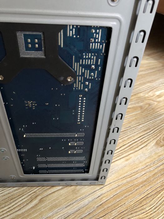 Продается монитор, наушники, мышка, коврик и другое.